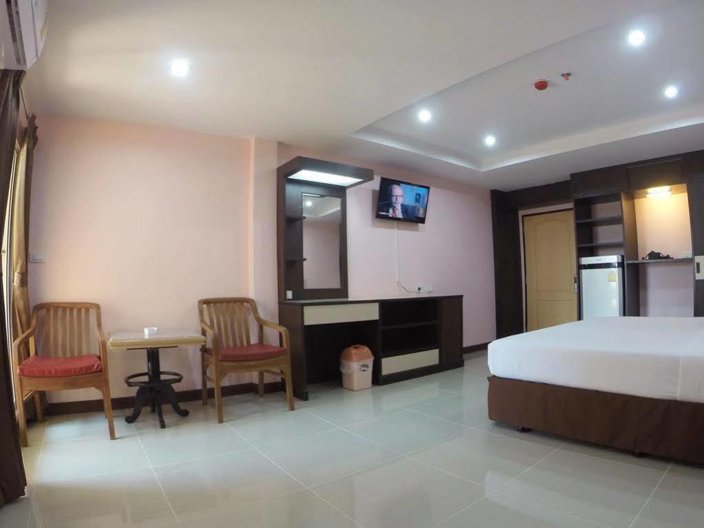 Oyo 523 Aa Pattaya Ville Екстер'єр фото