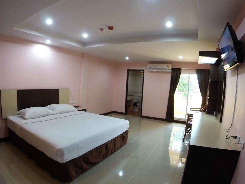 Oyo 523 Aa Pattaya Ville Екстер'єр фото