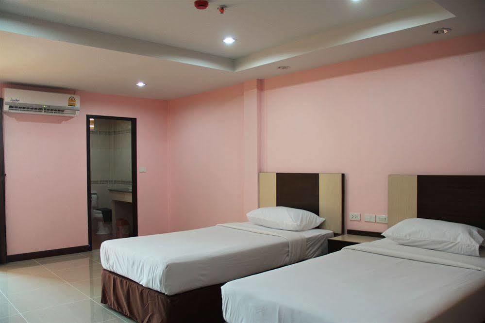 Oyo 523 Aa Pattaya Ville Екстер'єр фото